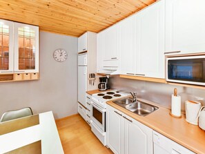 Jääkaappi, mikroaaltouuni, astianpesukone