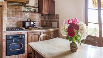 Réfrigérateur, four, lave-vaisselle