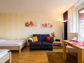 TV - Sonnenblume (B615) by Interhome (Lahnstein (Koblenz))