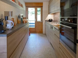 Refrigerador, microondas, horno y lavavajillas 
