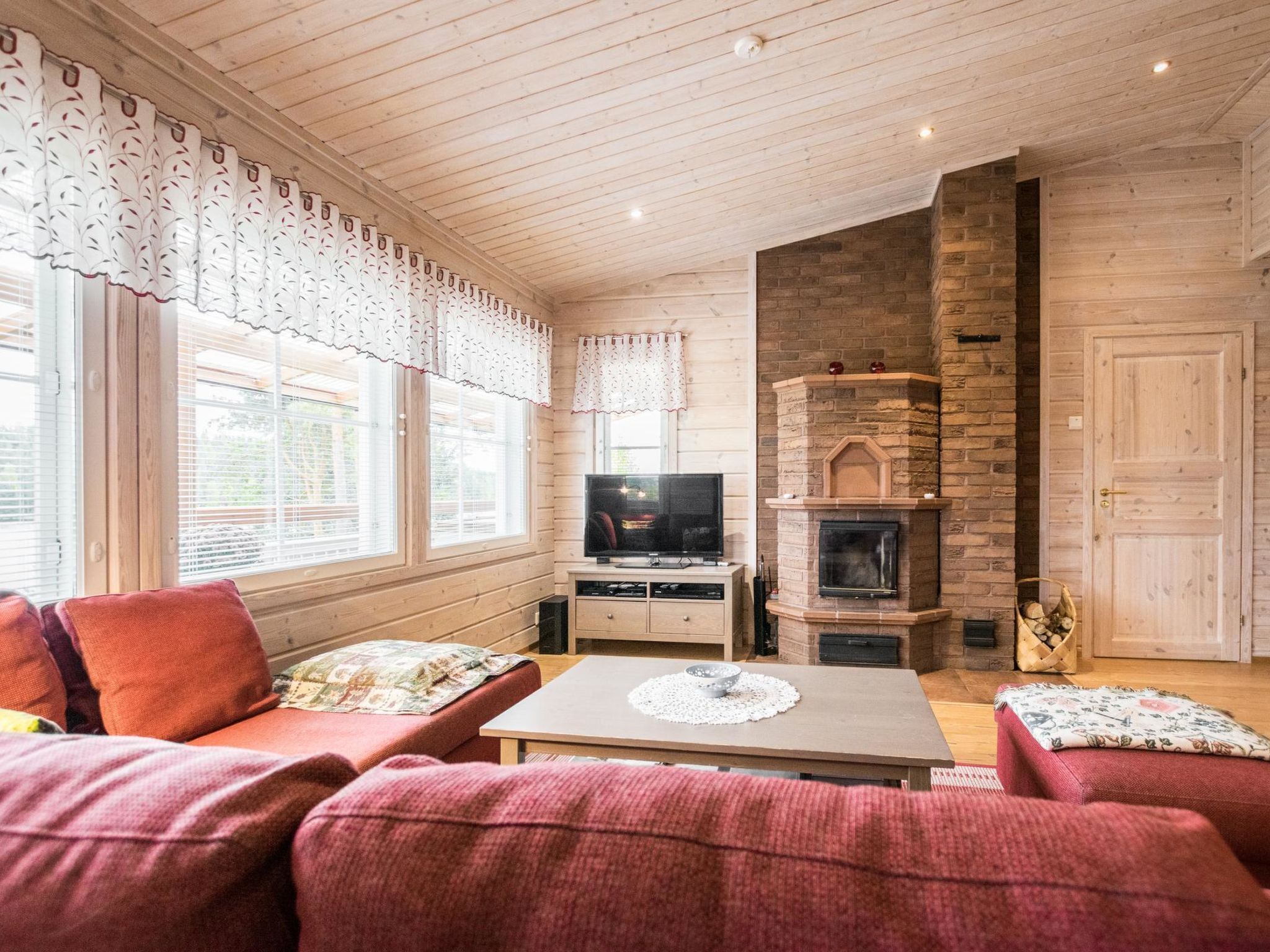 Een televisie en een dvd-speler