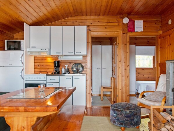 Fridge, microwave, oven, cookware/dishes/utensils