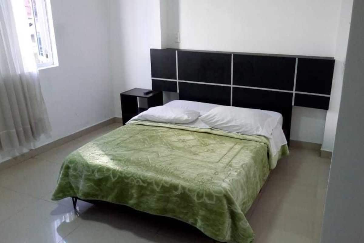 Camas supletorias, wifi gratis, ropa de cama