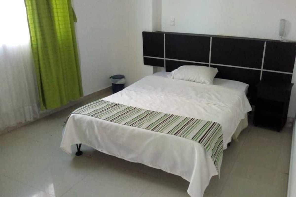 Camas supletorias, wifi gratis, ropa de cama