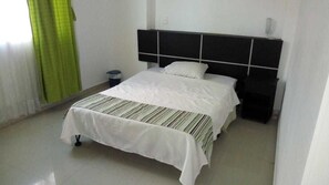 Rollaway beds, free WiFi, bed sheets - Hotel Santafe Suite (Bogotá)