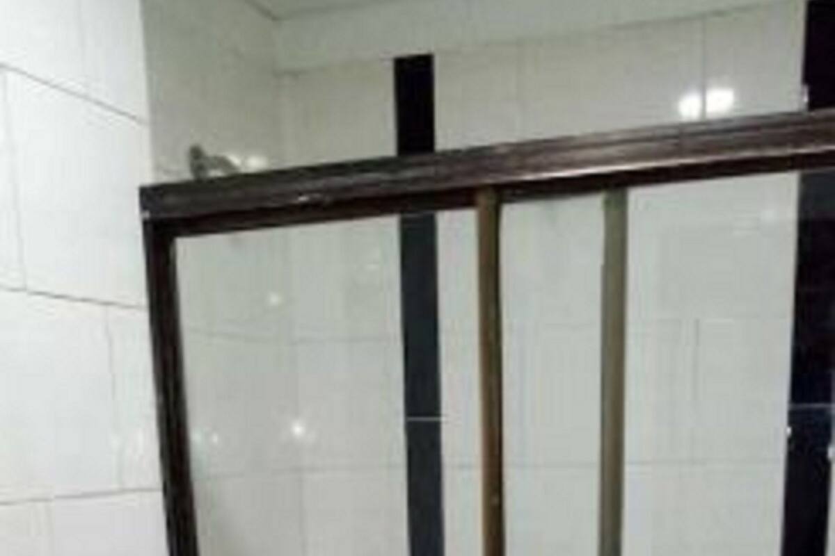 Shower, free toiletries, towels, soap