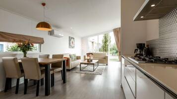 Kühlschrank, Mikrowelle, Geschirrspüler, Toaster