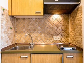 Kühlschrank, Toaster, Kochgeschirr/Geschirr/Besteck