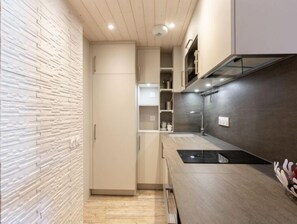 ثلاجة، ميكروويف، فرن، غسالة أطباق