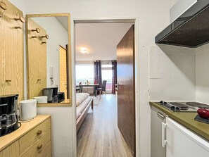 Kühlschrank, Kochgeschirr/Geschirr/Besteck