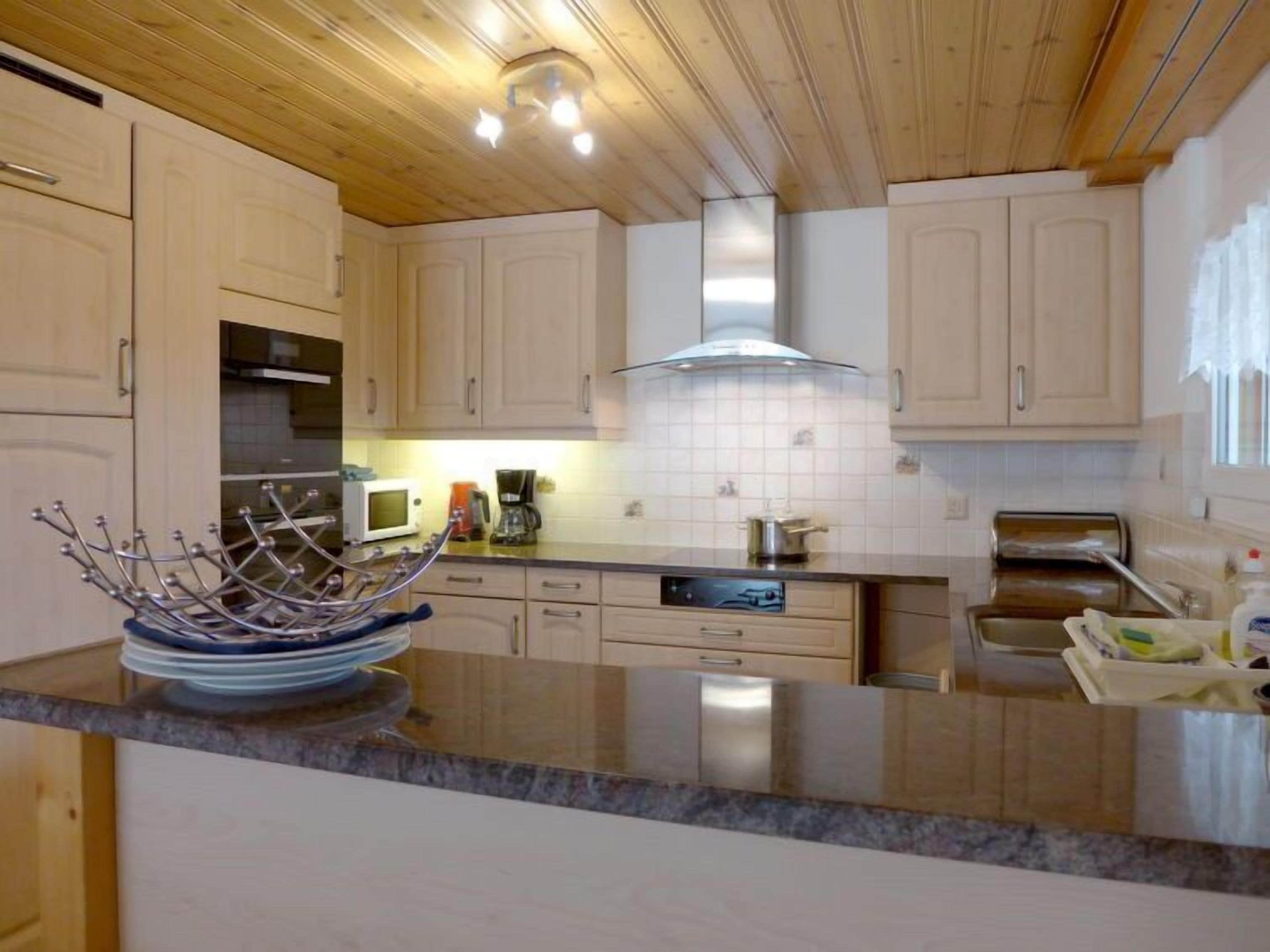 Refrigerador, microondas, horno y lavavajillas 