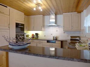 Fridge, microwave, oven, dishwasher - Apartment Oberei by Interhome (Wilderswil)