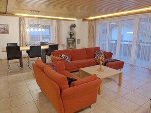 TV, fireplace, DVD player