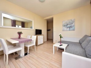 TV - Melandura by Interhome (Pag/Dinjiška)