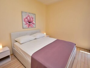 1 chambre, fer et planche à repasser, Internet gratuit