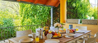 Albizia by Interhome
