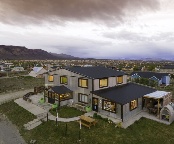 Front of property - Todos Los Glaciares Bed & Breakfast (El Calafate)