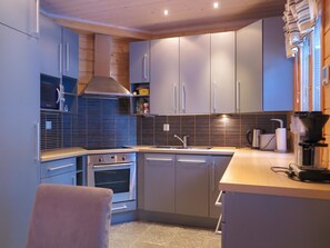 Fridge, microwave, dishwasher, cookware/dishes/utensils