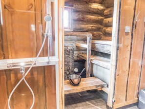 A wooden cabin with a shower, a metal bucket, and a window. - Costa ruca by Interhome (Kuusamo)