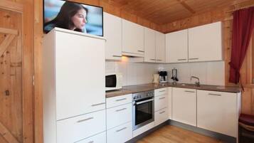 Geladeira, micro-ondas, fogão, lava-louças