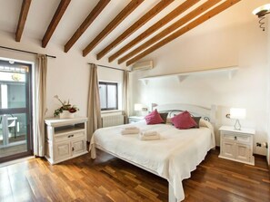 1 habitación, tabla de planchar con plancha y internet gratis 