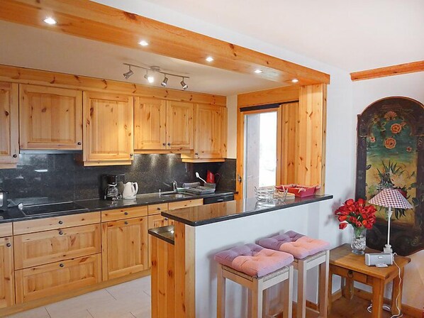 Kühlschrank, Mikrowelle, Ofen, Geschirrspüler