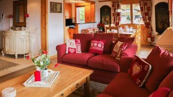 Fernseher, Kamin, DVD-Player