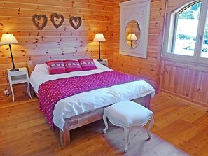 3 bedrooms, iron/ironing board, Internet