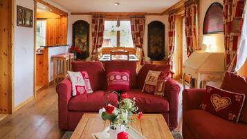 Fernseher, Kamin, DVD-Player