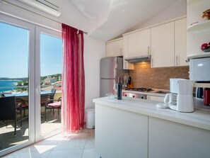 Refrigerador, microondas, horno y lavavajillas 