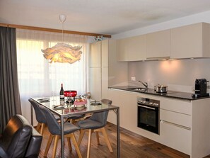 Kühlschrank, Ofen, Geschirrspüler, Toaster