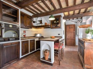 Fridge, microwave, oven, dishwasher - Casale Antica Pietra by Interhome (Gemmano)