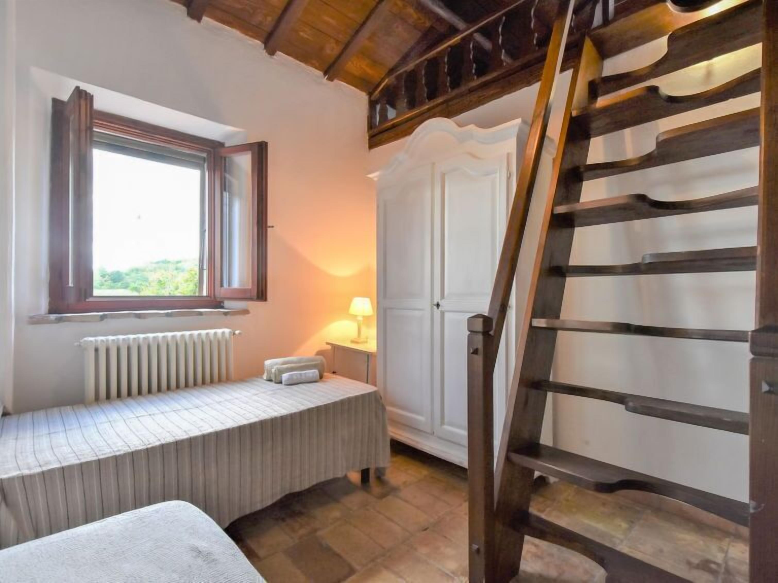 5 bedrooms, free internet