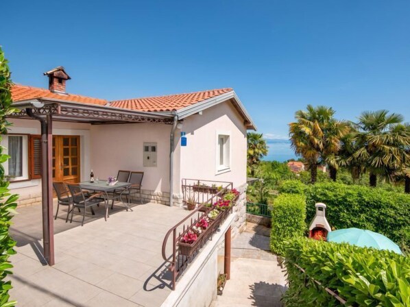 Outdoor dining - Apartment Nada by Interhome (Lovran)