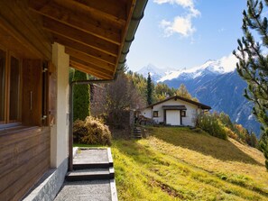 Property grounds - Als man zählte 1989 by Interhome (St Niklaus)