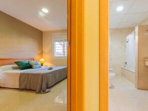 4 bedrooms, free internet - Vacation home Hector by Interhome (Deltebre)