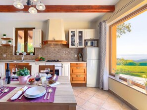 Kühlschrank, Mikrowelle, Ofen, Geschirrspüler