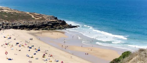 Una playa cerca