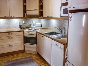 Réfrigérateur, micro-ondes, lave-vaisselle