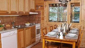 Refrigerador, microondas, lavavajillas, utensilios de cocina