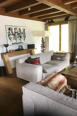 Fireplace, DVD player