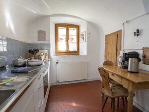Frigorífico, lavavajillas y utensilios de cocina