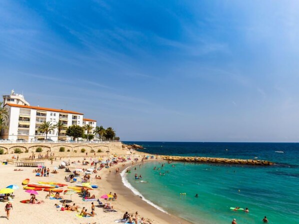 Una spiaggia nelle vicinanze