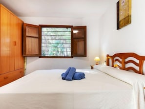 1 chambre, fer et planche Ă repasser, accĂšs Internet