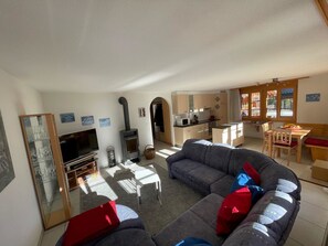 TV, lareira, DVD player