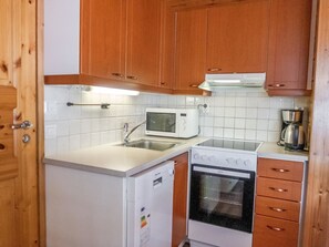 冰箱、微波炉、洗碗机、高脚椅