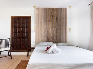 3 bedrooms, iron/ironing board, Internet