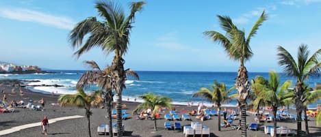 Una spiaggia nelle vicinanze