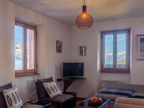 TV, fireplace, DVD player
