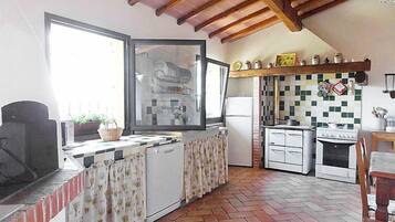 Frigorifero, microonde, forno, lavastoviglie